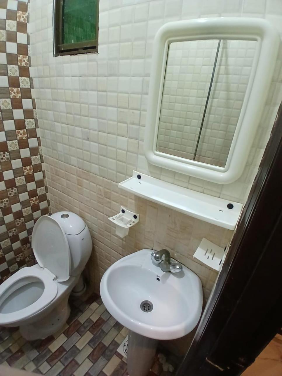 Goho Rooms Badar Karachi Eksteriør bilde
